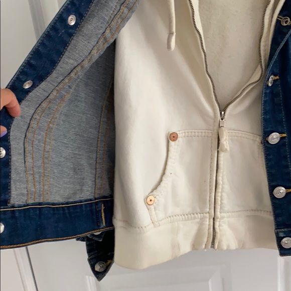 True religion Jean jacket with built in hoodie - Picture 3 of 5